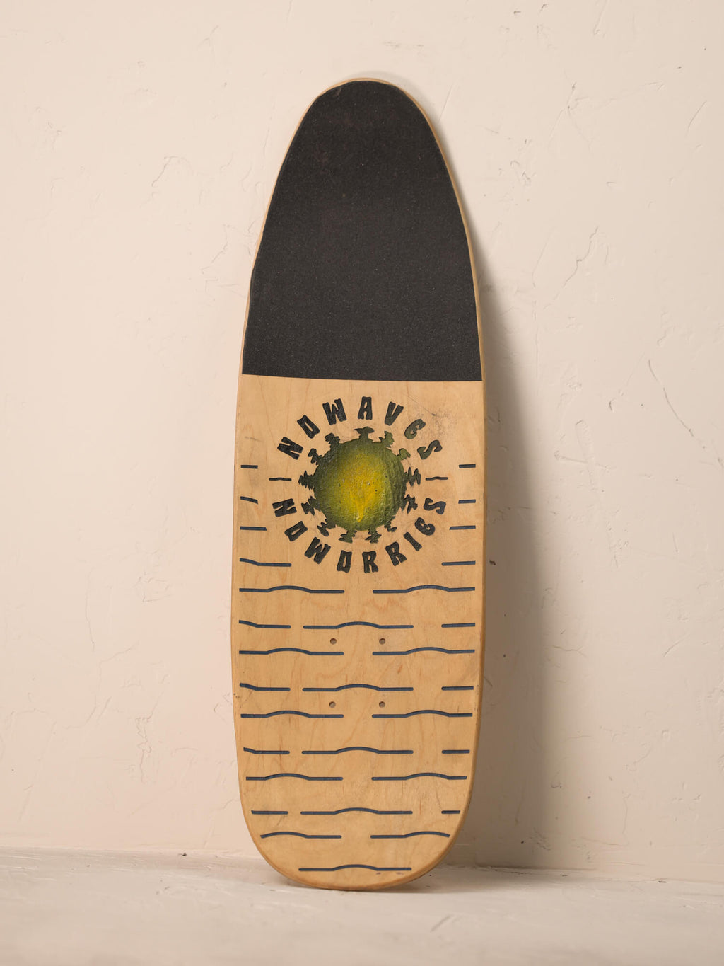 No Waves No Worries Half Carved E | Street Cruiser Deck